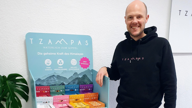 Tzampas: Vom Himalaya ins Supermarktregal - Nicolas Limbrock ist Gründer & Geschäftsführer der Ethcl Food Labs GmbH mit den Marken Tzampas und Oh My Dough - Quelle: Tzampas